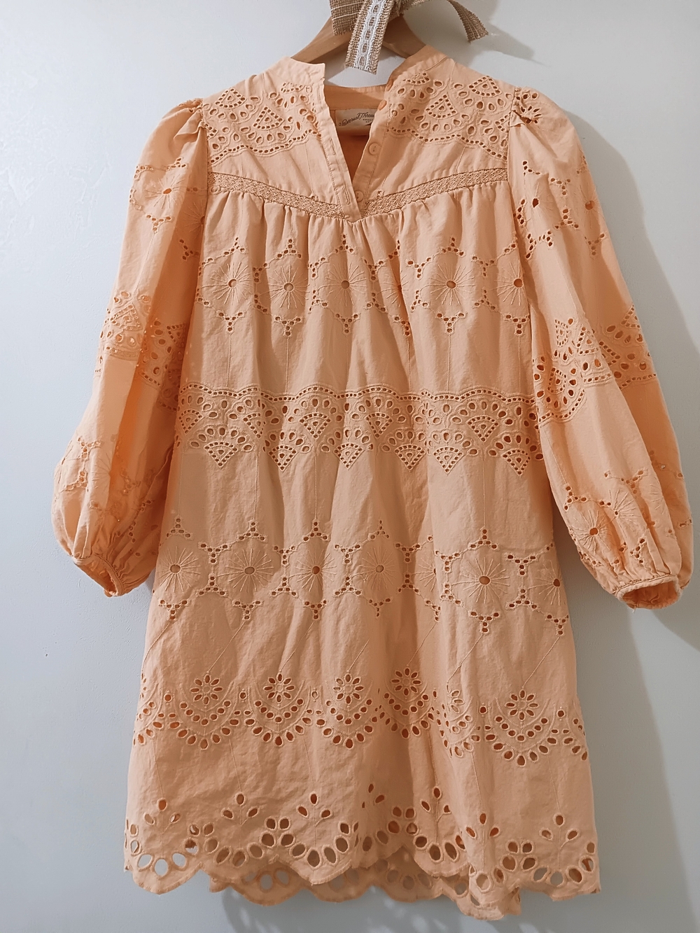 UNIVERSAL THREAD APRICOT EYELET COTTON FLORAL LACE SCALLOPED HEM DRESS SMALL